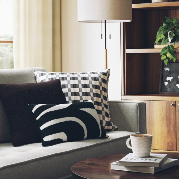 2!!! NWT Threshold Cotton Tufted Throw Pillow Set In Black 18" - Picture 4 of 7